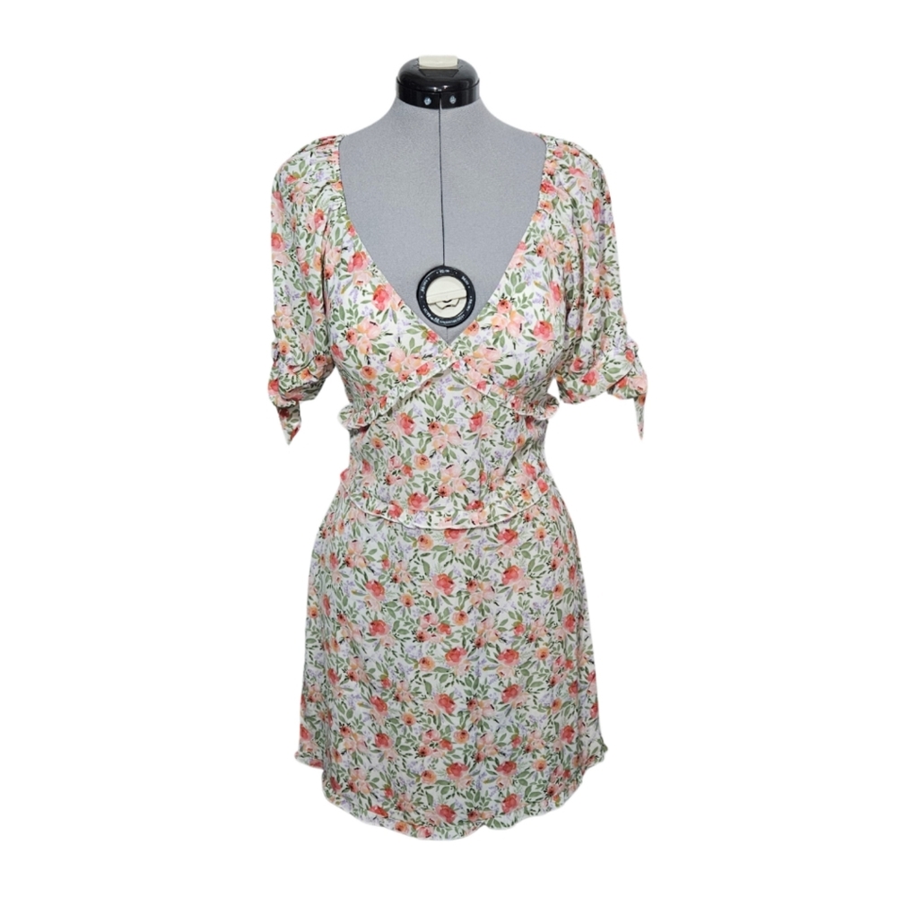 Mint Vanilla Women's SIZE S Cottage Boho Floral Mini Dress With Deep V-Neck